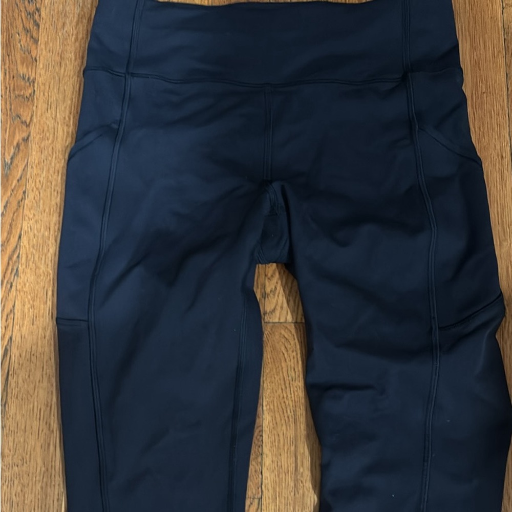 Size 8 lululemon black align crops with pockets